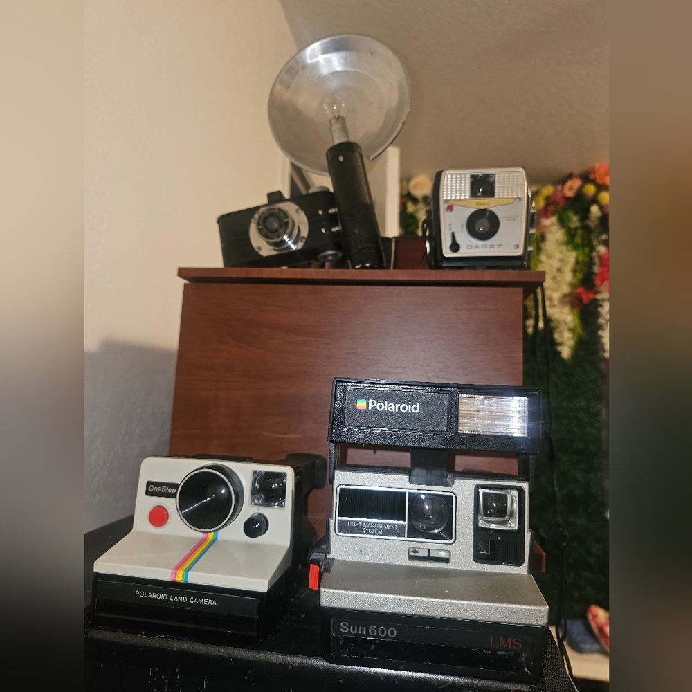 Bundle of 4 vintage cameras